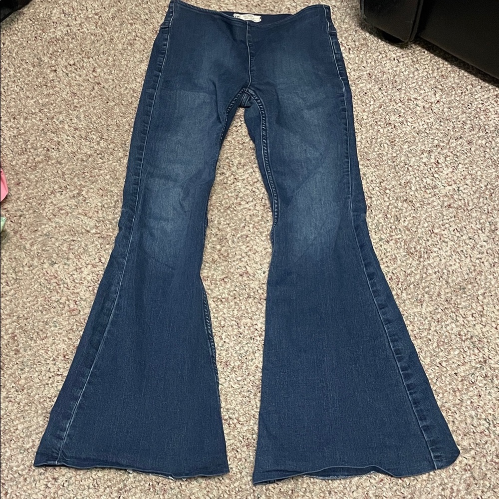 Free people Women's Blue Flared stretchy dark rinse Jeans